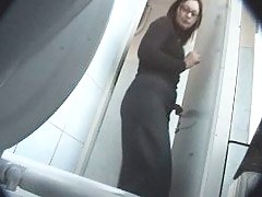 Piss Hunter films unsuspecting mature babes tinkling