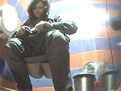 Mouthwatering pussy of peeing beauty in close-up